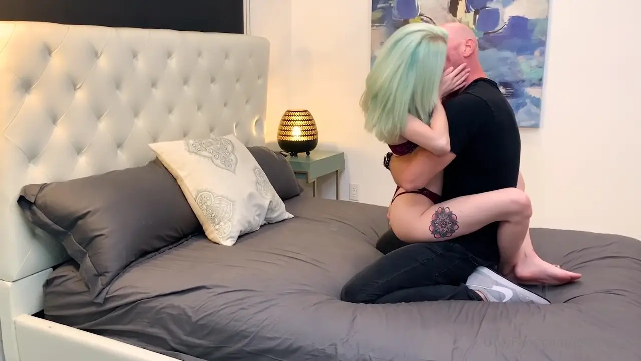 Lola Fae Films A Sex Tape With Johnny Sins - ePornLeak