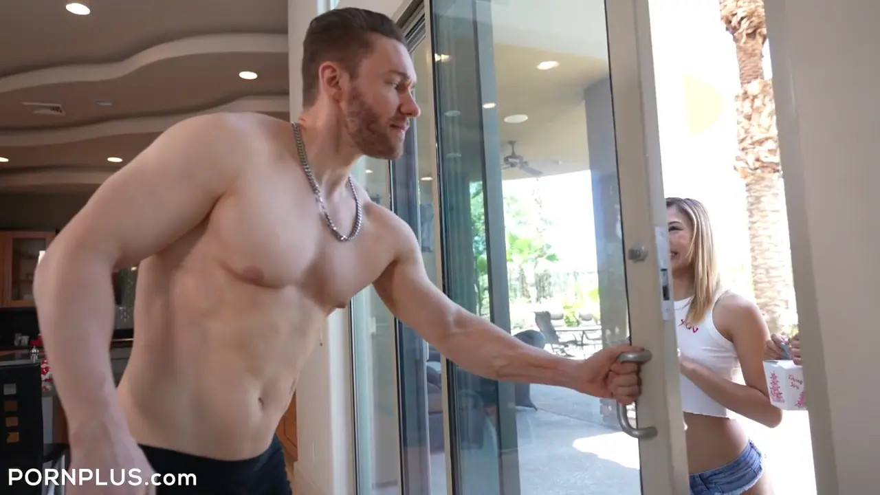 Clara Trinity & MinaLuxx Share A BWC In The Shower