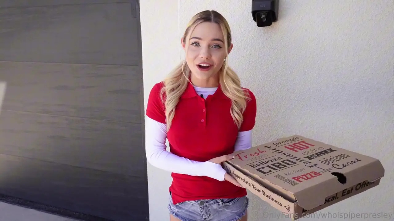 Piper Presley Gets Fucked As Pizza Delivery Girl