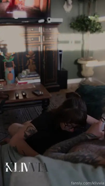 Klivvia Distracts Her Boyfriend From Playing