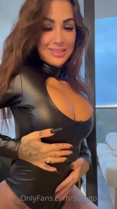 Susi Gala Shows Her Tits In A Leather Outfit