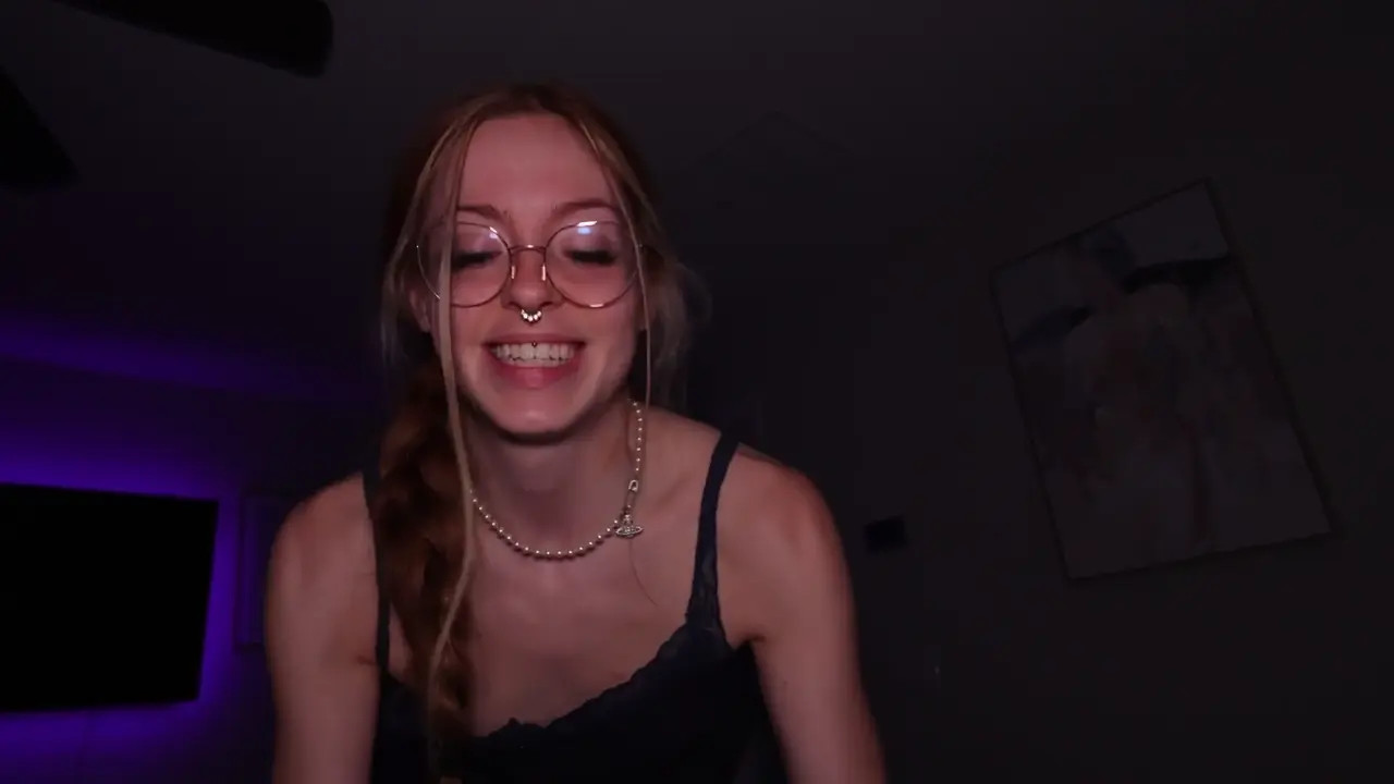 Queennkaitlynn Takes A Cock In Her Holes