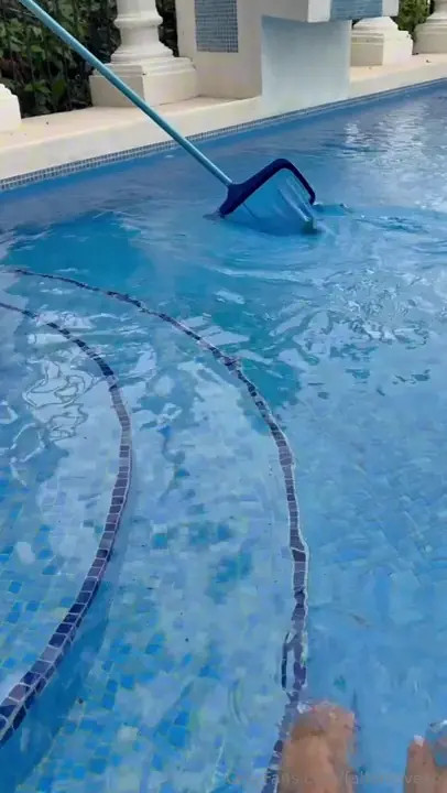 Fallonlovexo Giving A Lusty Footjob By The Pool