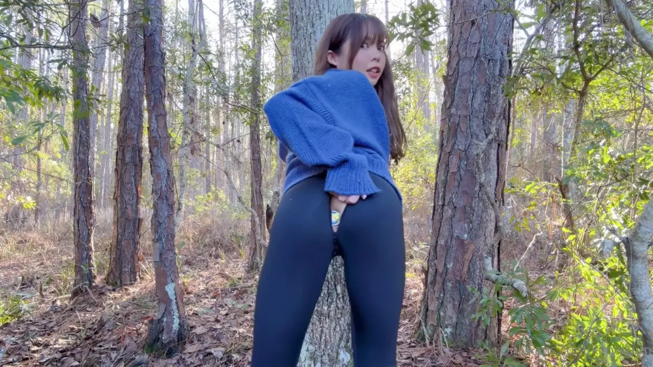 Plugged Kitty Kum Squirts In The Forest