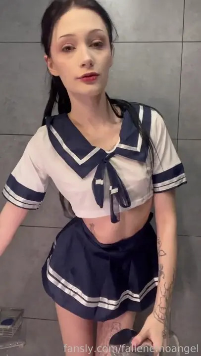 Fallenemoangel Enjoys Her Dildo In The Shower - ePornLeak