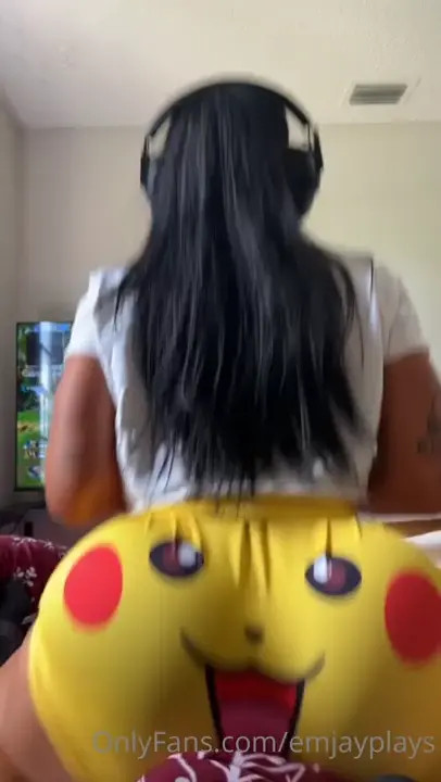 Fresh Drop: Emjayplays’ Sensual Blowjob Clips Exposed  