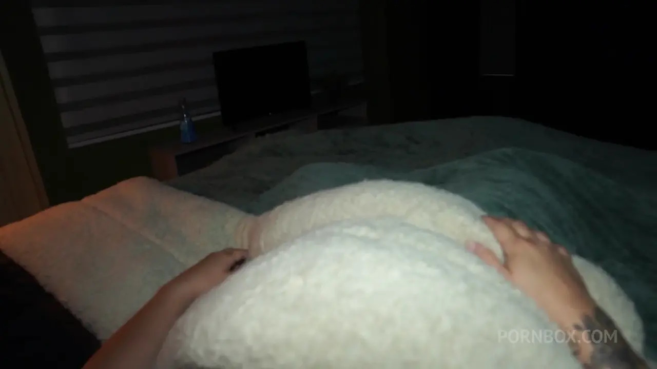 Carolina Guerrero Fucks Her Stepdad In His Room