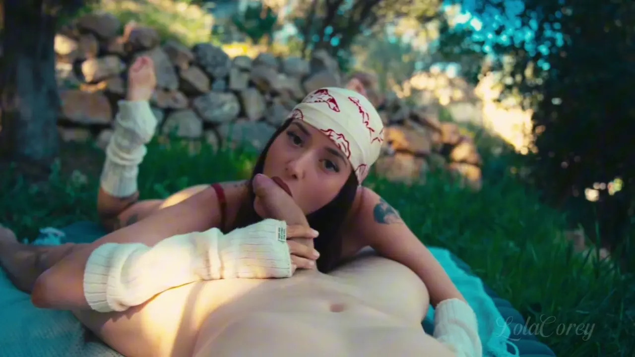 Lolawoo Gives A Blowjob In The Garden