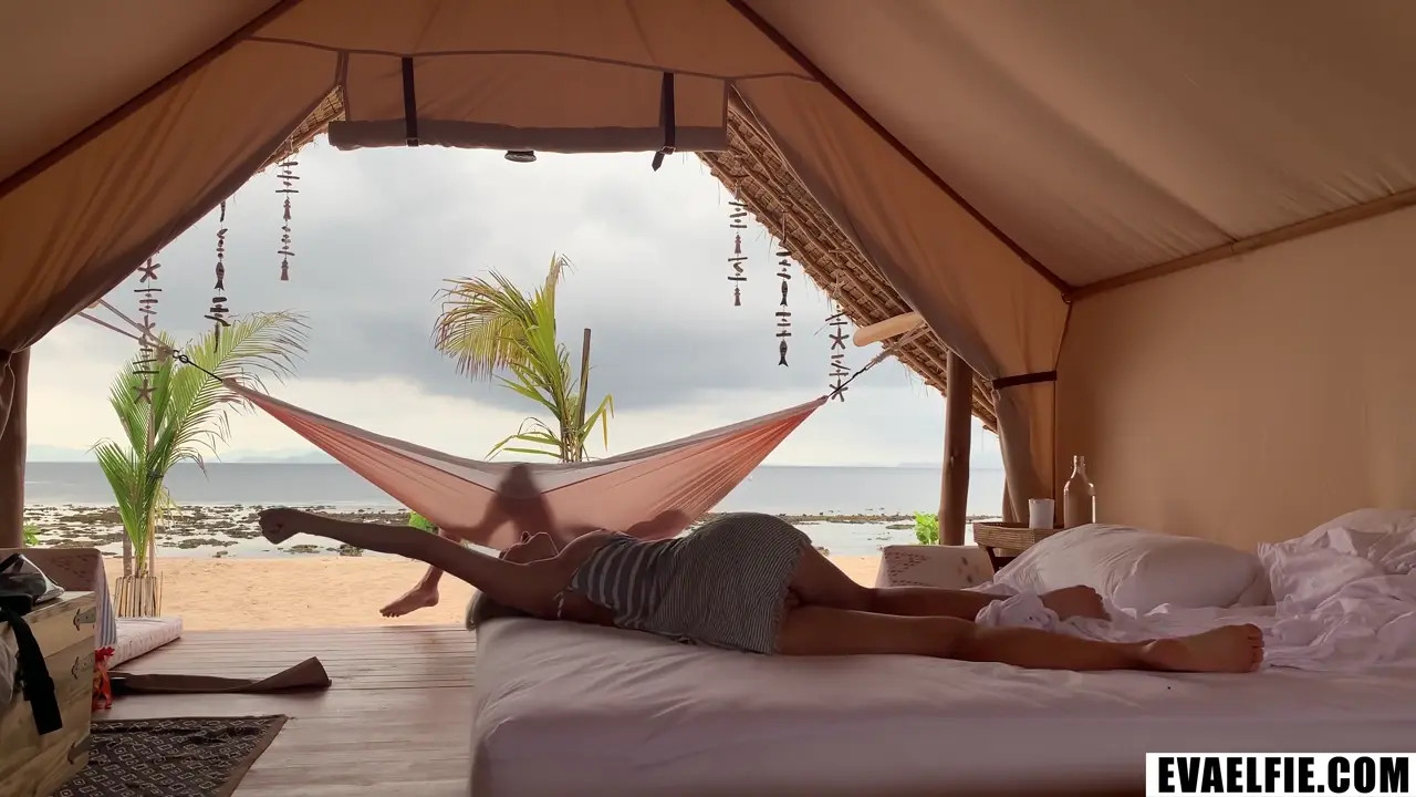Viral Leak: Eva Elfie Captivating Beachside Exposed Fun  
