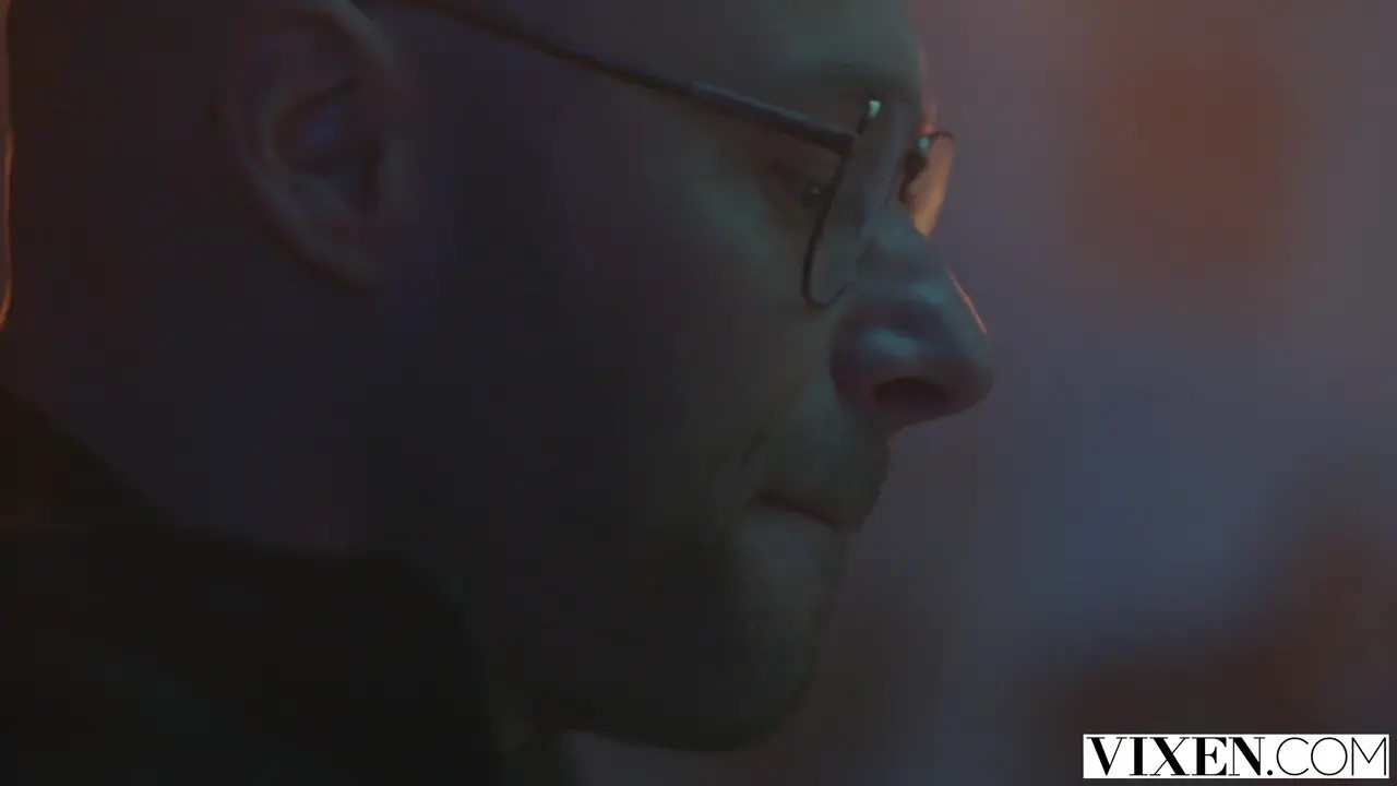 Violet Myers Gets Penetrated By Her Bodyguard
