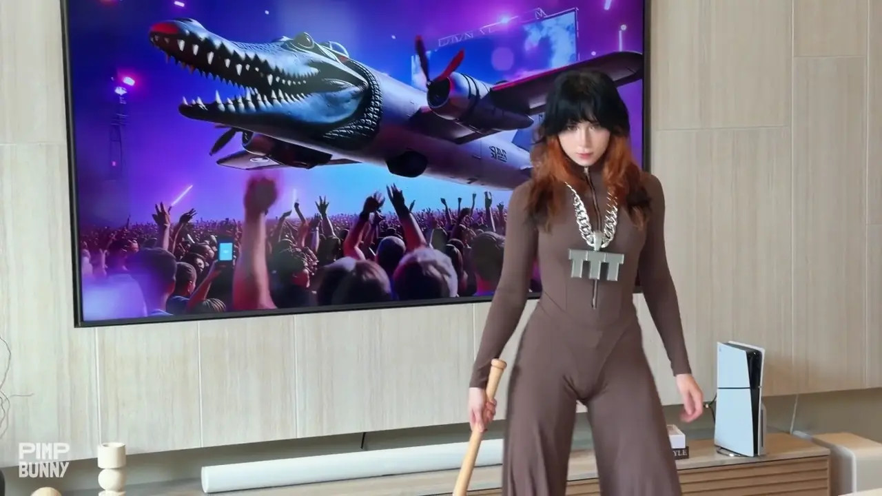 Sweetie Fox Goes Full Brainrot In A Tung Tung Tung Sahur Cosplay
