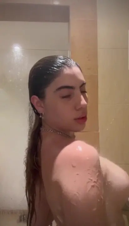 Paufrancoficial Masturbates While Bathing