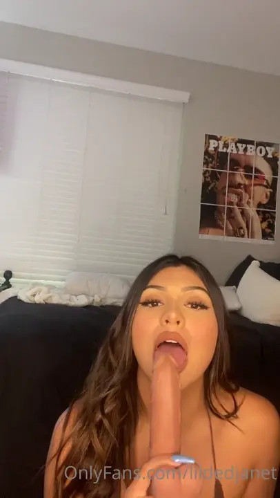 Lildedjanet Plays With Her Toy Dildo