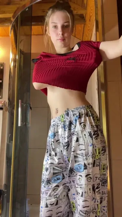 Imkaiarai Films Herself Naked In The Shower