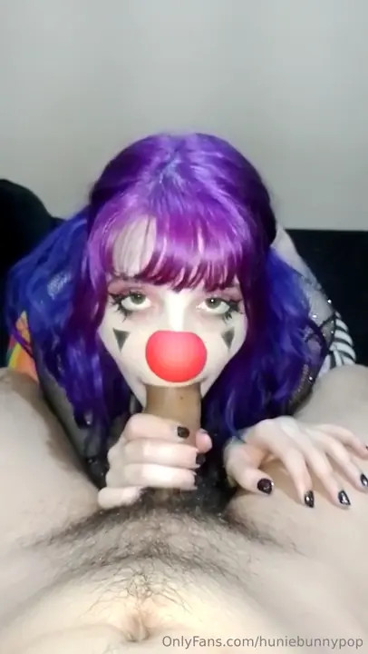HunieBunnyPop Slurps A Cock As A Clown