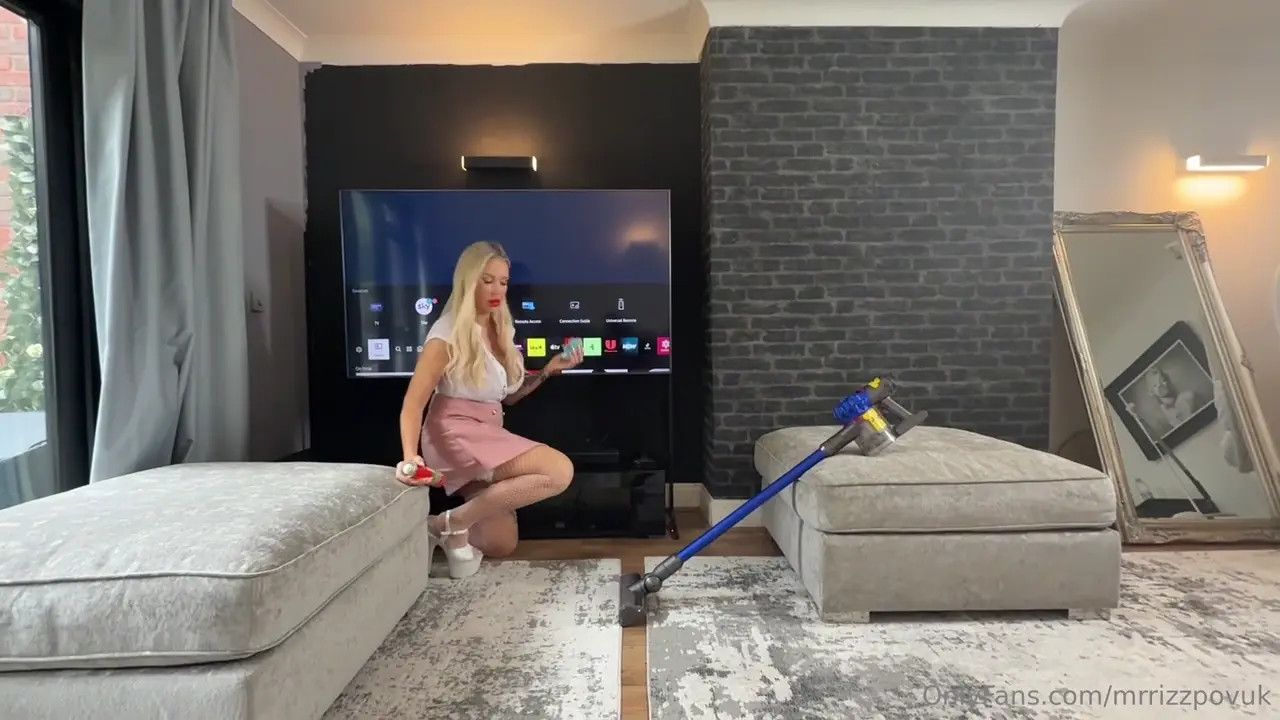 Exposed Tania Amazon: Sensual Stepmom with Big Tits in HD  