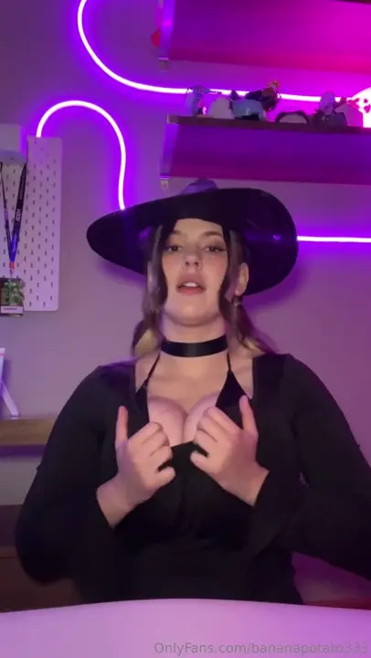 Bananapotato333 Captivates with Busty Dildo Acts No Watermark  