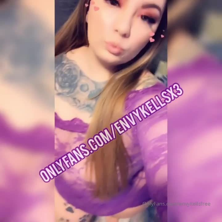 Celine Dijjon 🌸 [ yourblondedreamgirl ] - Painted the boobies  then painted with the boobies  Still some