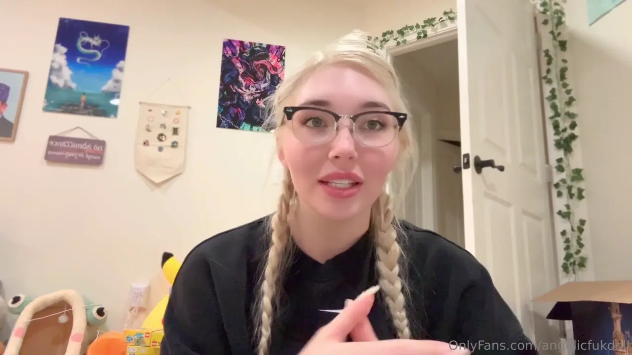 Angelicfukdoll Flaunts Her Tits & Masturbates