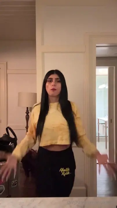 Mia Khalifa Late Night Tease Video Leaked