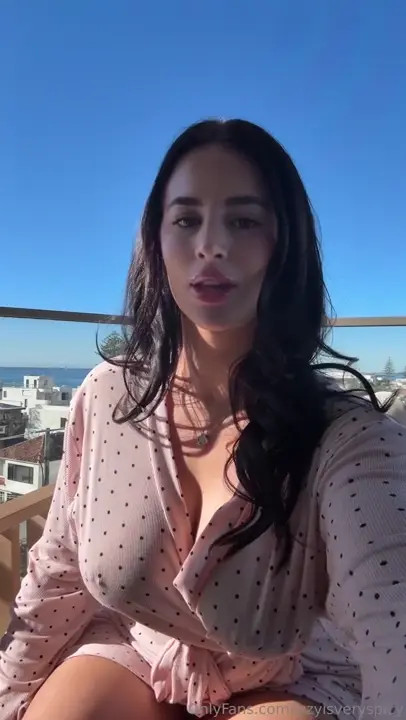 OliviaBrookess Flashes Her Pussy On The Balcony