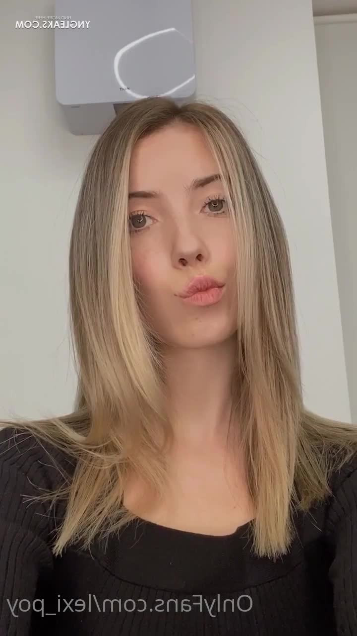 Ariana Van X [ arianavanx ] - So much to do so little desire, someone come and feed me chocolate