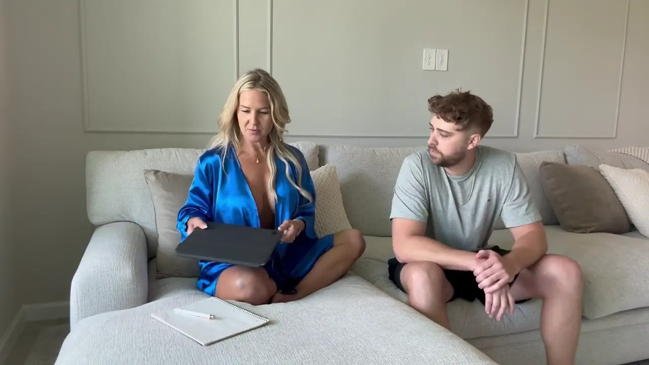 Hotwifejj Gets Fucked And Takes A Facial From Her Stepson