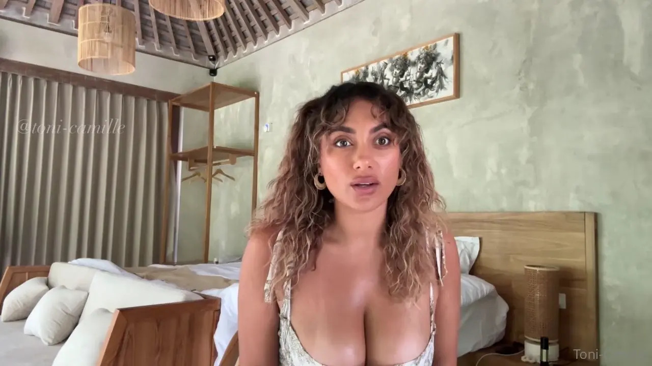 Toni Camille Gets Caught Fingering Her Cunt