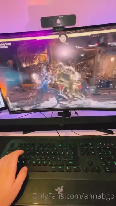 Annabgo Distracts Stepbro From Video Games