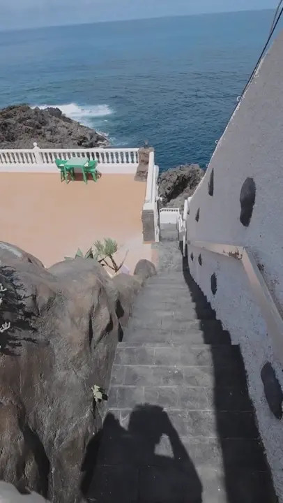 Lucky Delivery Fucks Eve Sweet On Her Vacation