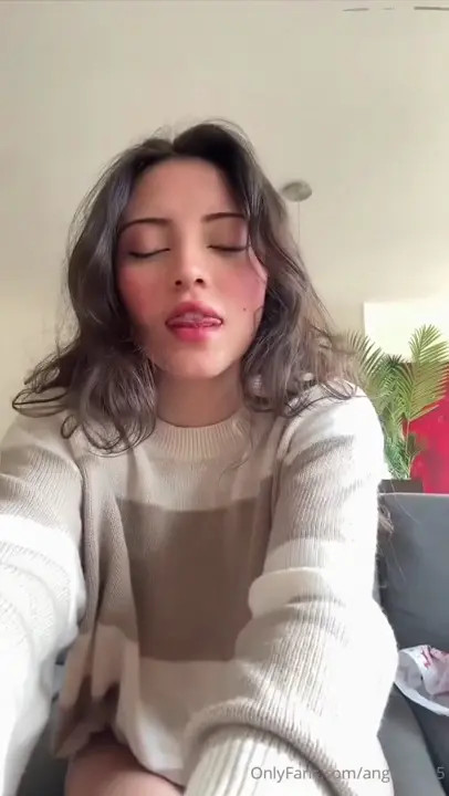 Angela_5_5 Masturbates With Her Glass Dildo