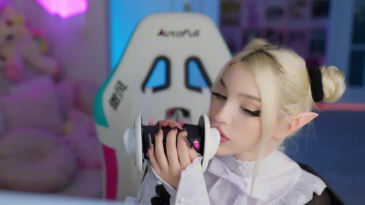 Elf Alice Delish ASMR Ear Licking And Kissing