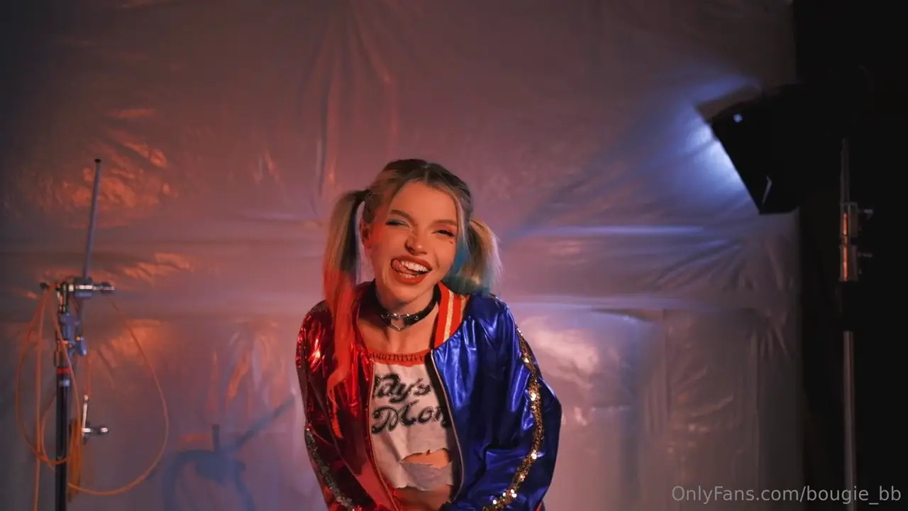 Bougie_Bb Squirts On The Floor Dressed As Harley Quinn