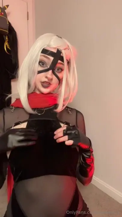 Kenalialuv As Malice Fingers Her Pussy Until She Cums