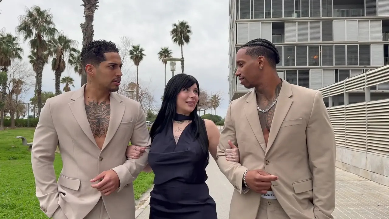 LilMilk69 Indulges Herself In A Threesome Facial
