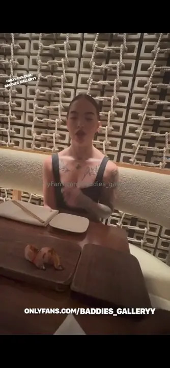 TheLatBarbie Invites Her Date Over A Risky Restaurant Bathroom Sex