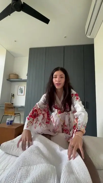 Taysha Sativa Gives A Blowjob At The Spa