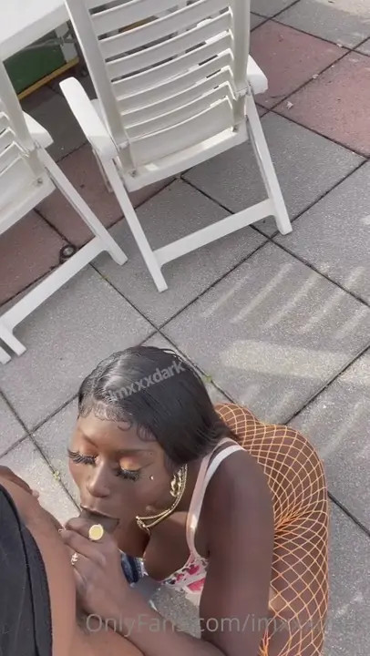 Jenise Hart Gags As She Blowjobs A BBC Stranger