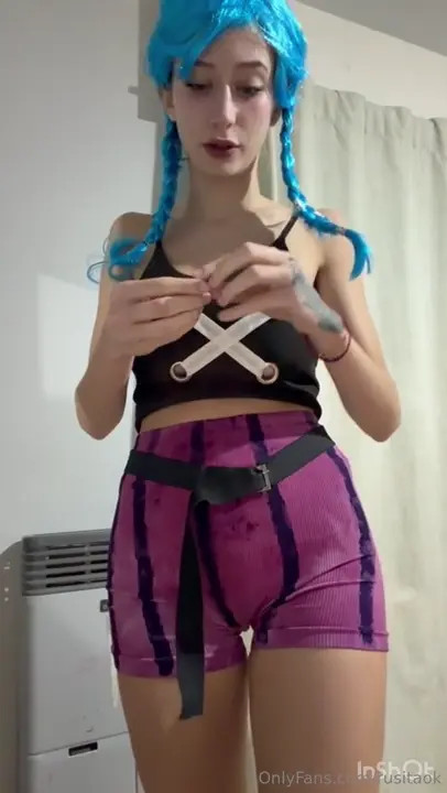 Rusitaok Blows A BWC In Her Jinx Cosplay
