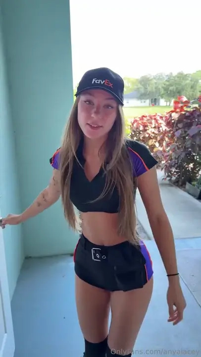 Delivery Girl Anya Matusevich's Pussy Gets Railed