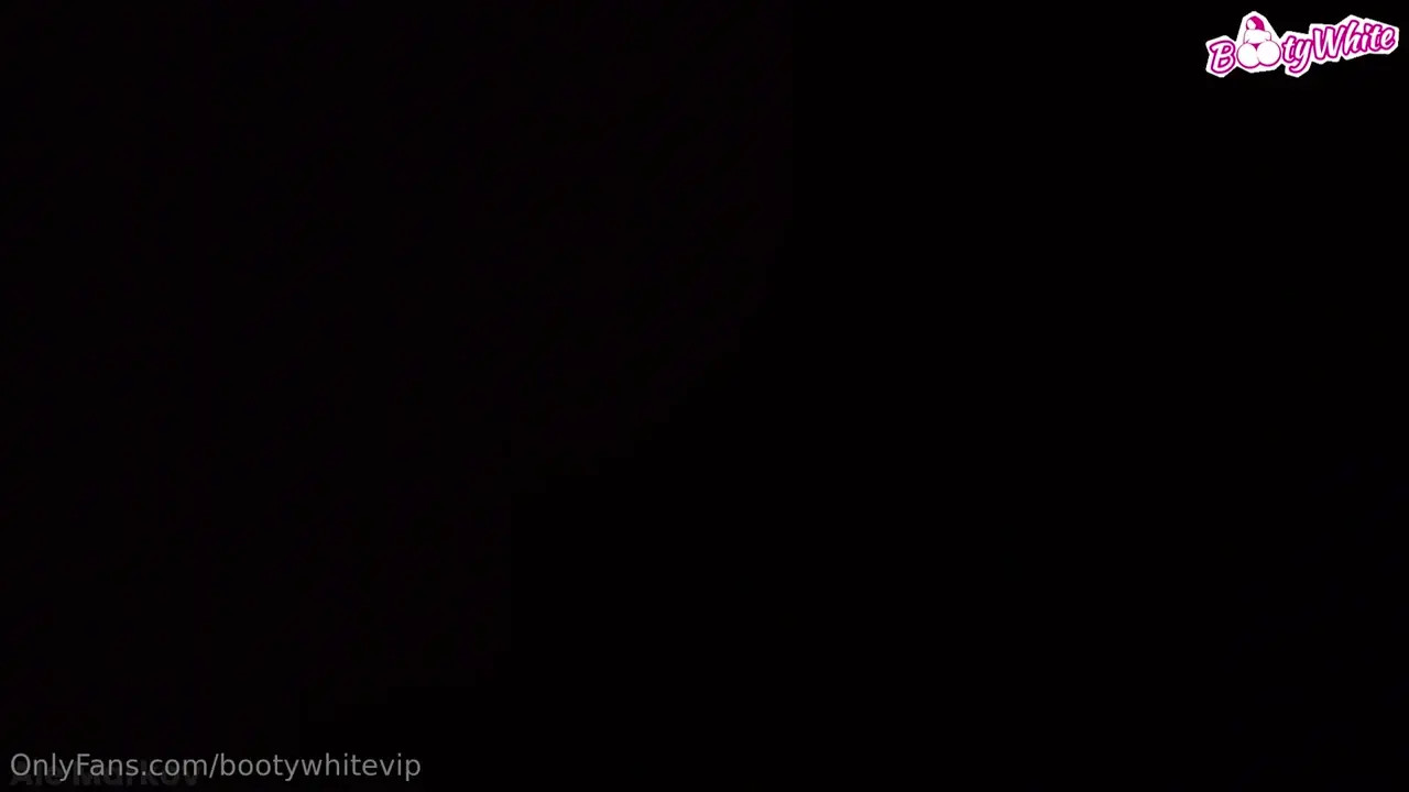 Bootywhite Gets Her Holes Drilled By The Delivery Guy