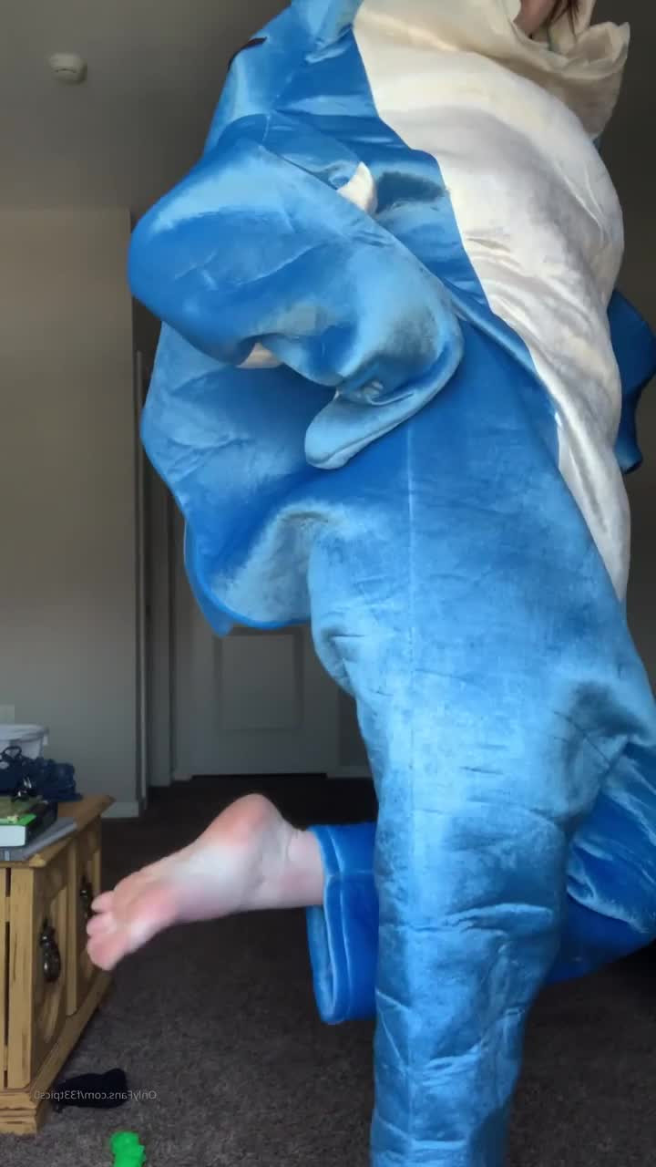 Lucy Skills [ lucyskills ] - Trying on some new lingerie and generally being silly last night