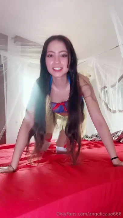 Angelicaaa666’s Private Sessions: Teasing in Sultry Cosplay  