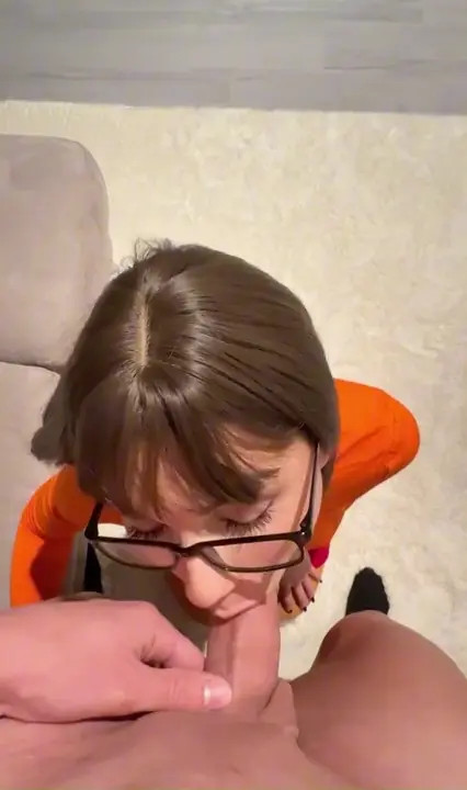 Fresh Leak of Yvettex: Sensual Sucking in Glasses  