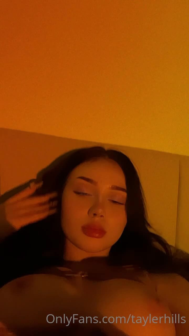 Venus in jeans [ venus_in_jeans ] - On my knees for you