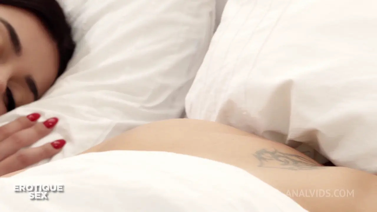 Martina Smeraldi Wakes Her BF For Morning Sex