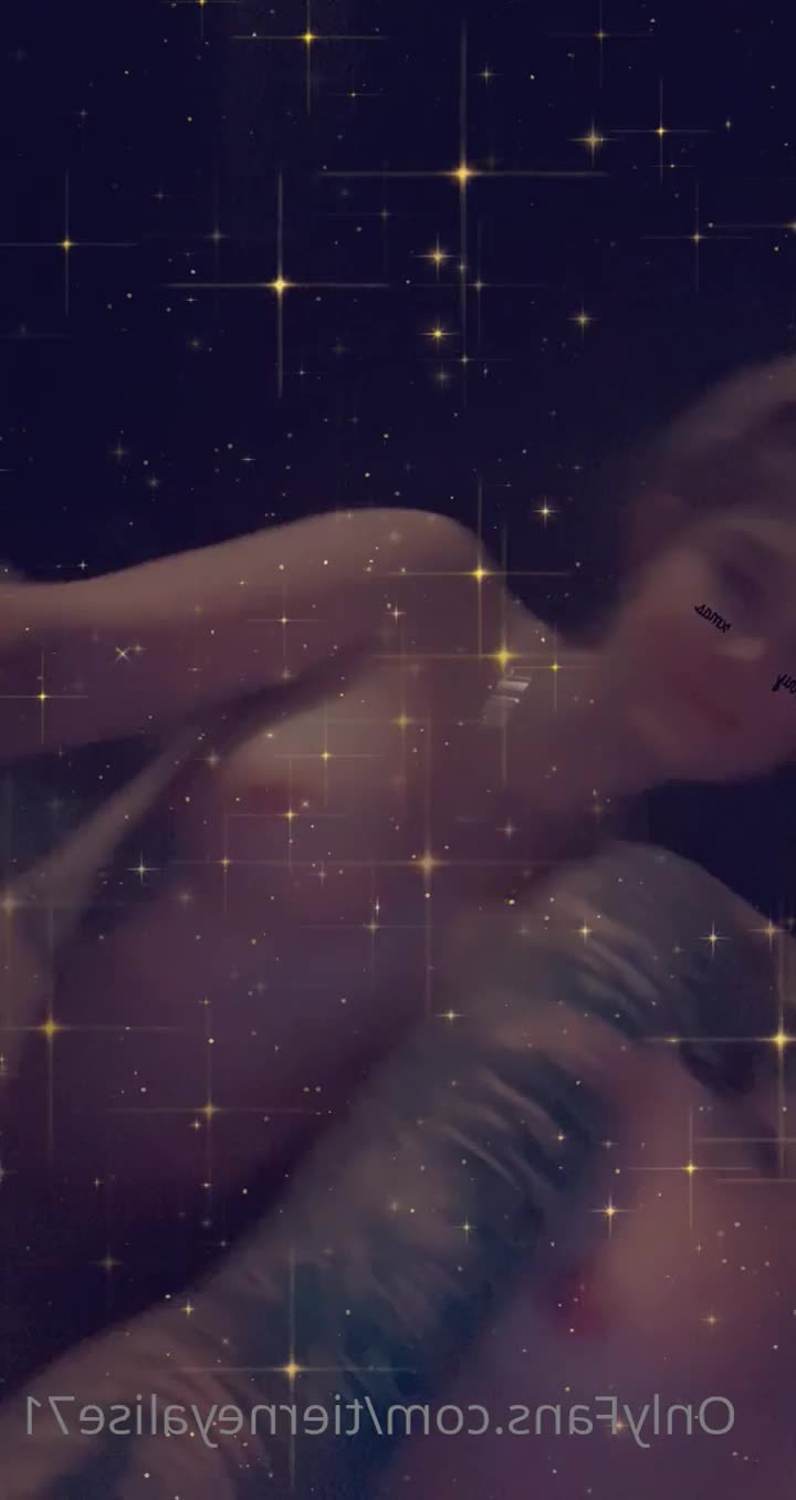 Izzy Hellbourne [ izzy_hellbourne ] - Sunny day   Give me a hug babe  Like and comment