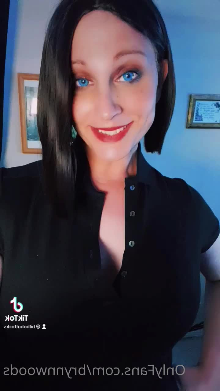 Brynn Woods [ brynnwoods ] - New set up tonight  1 23    What would you like to see tonight