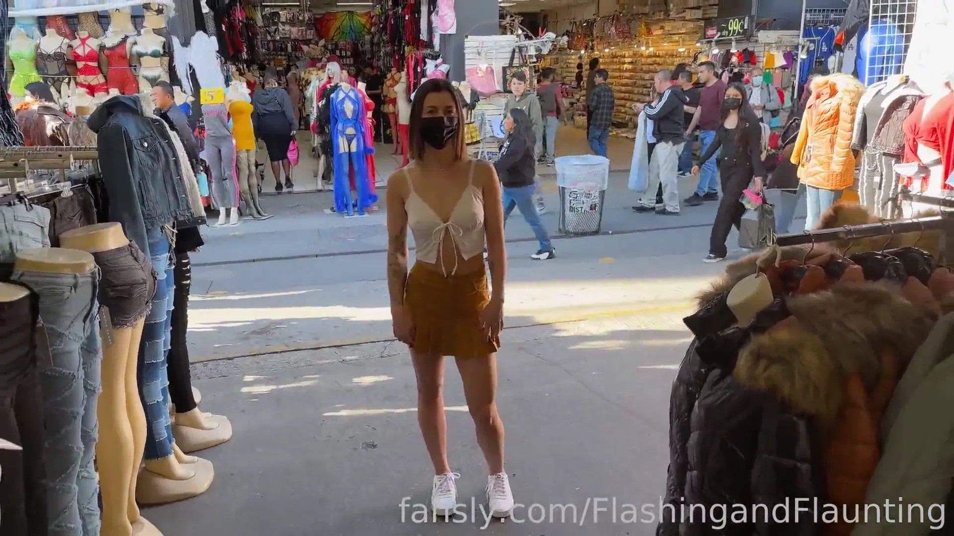 FlashingEmma Teasing Strangers In Public Video Leaked