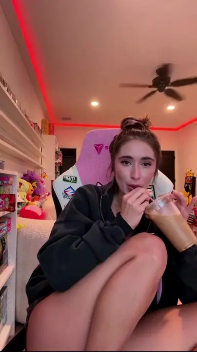 Natalie Roush Flaunts Her Oiled Up Body On Livestream